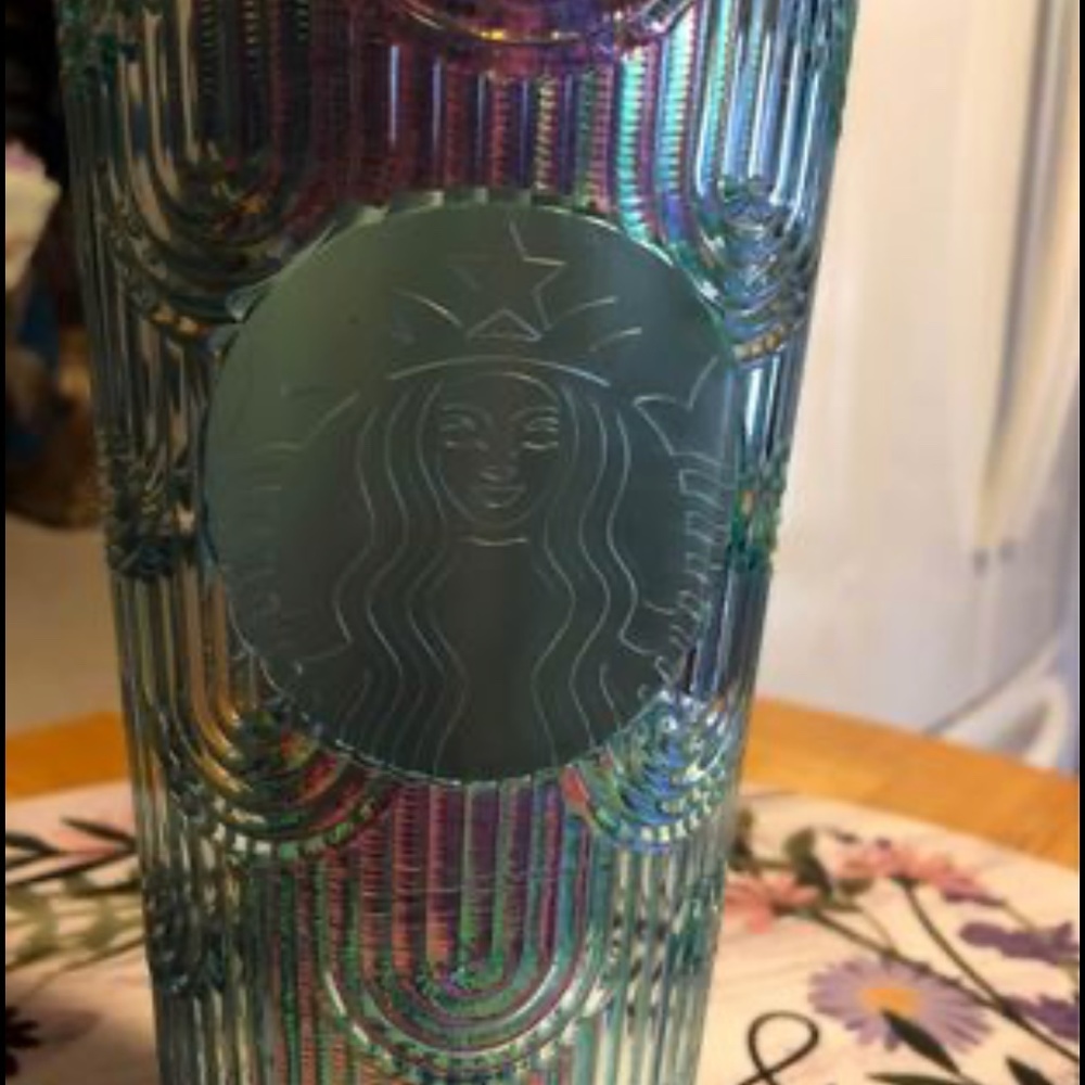 New 2022 Starbucks Spring green iridescent cold cup